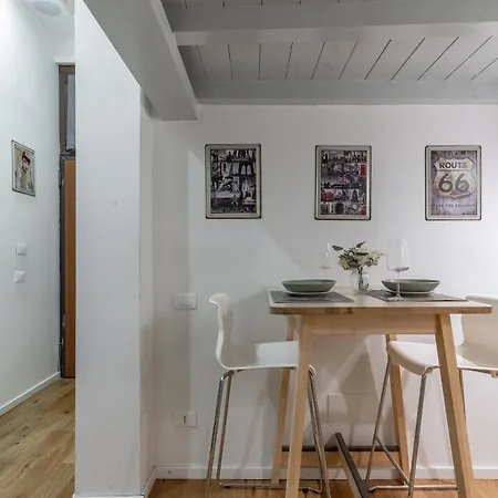 Cozy Study Room- Navigli -bocconi Naba Apartment